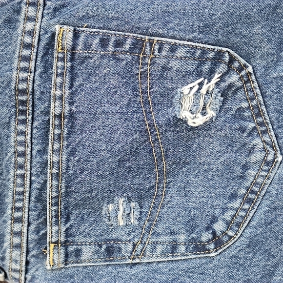 Upcycled distressed denim shorts - Picture 6 of 10